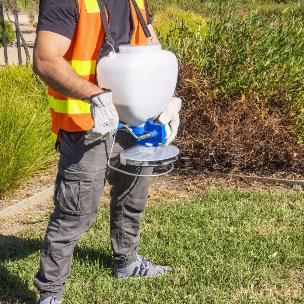 Fertilizer spreader image