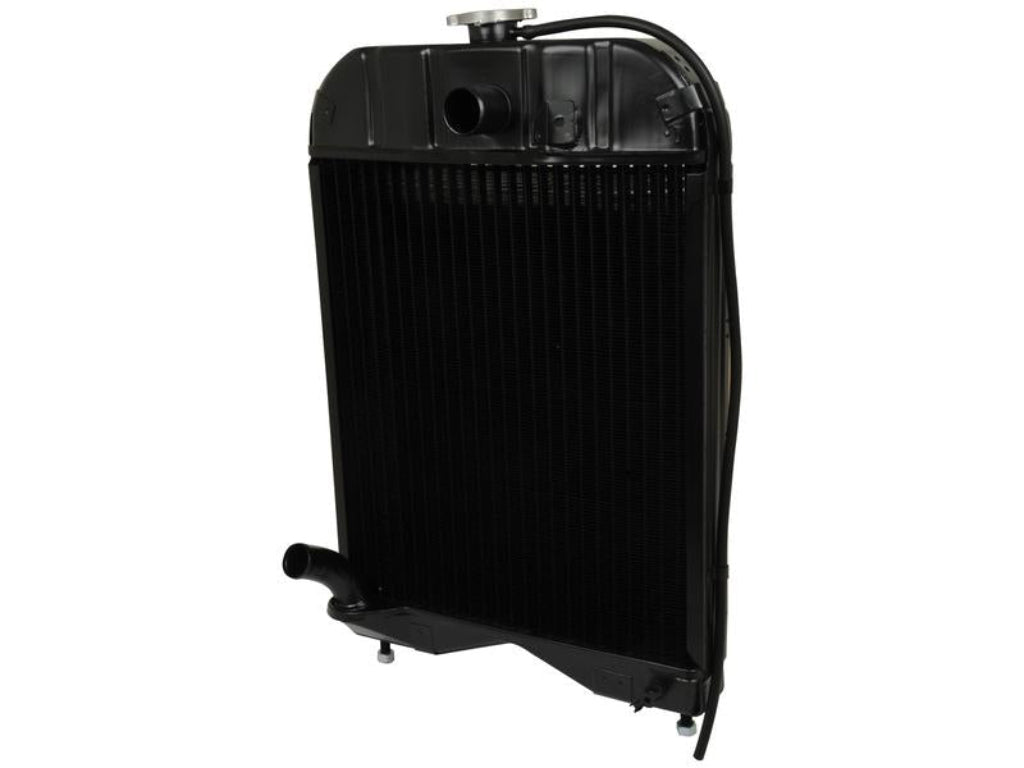 Photo de Radiateur MF 35 – moteur Standard 4 cylindres référence 894357M92