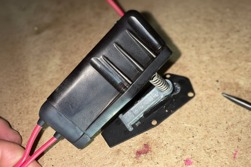 Mechanical component with wires on a concrete surface